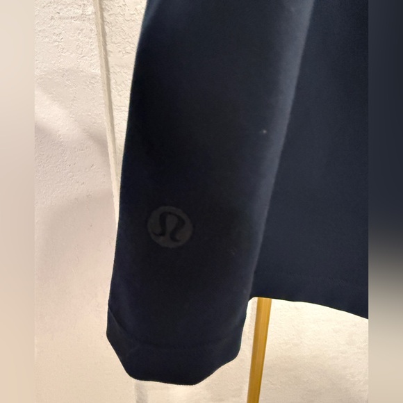 Lululemon On The Fly Woven Shorts 2.5” True Navy Drawstring - Picture 9 of 10